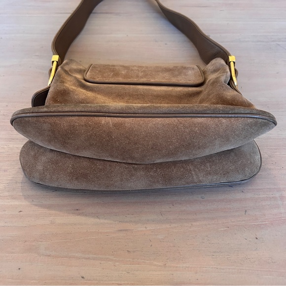 Heritage Vintage: Gucci Light Beige Suede '1973 Collection' Shoulder Bag - Picture 10 of 12